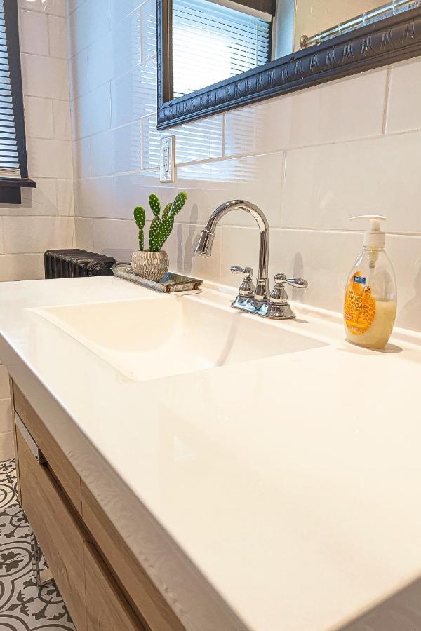 The Pub- 8Br Free Parking, Minutes From Falls & Casino Niagara Falls Luaran gambar