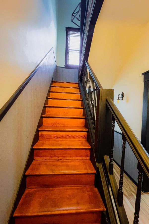 The Pub- 8Br Free Parking, Minutes From Falls & Casino Niagara Falls Luaran gambar