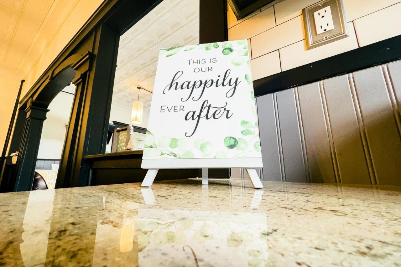 The Pub- 8Br Free Parking, Minutes From Falls & Casino Niagara Falls Luaran gambar