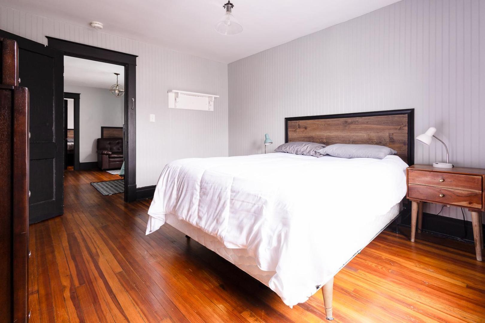 The Pub- 8Br Free Parking, Minutes From Falls & Casino Niagara Falls Luaran gambar